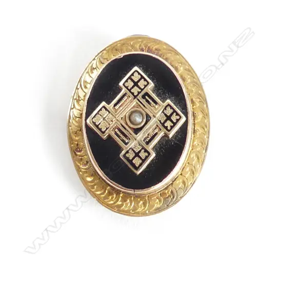  GOLD MOURNING BROOCH WITH CENTRE PEARL.