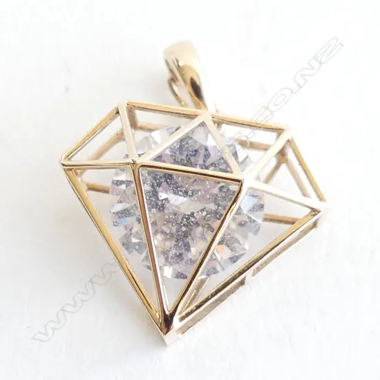 9CT PENDANT w. FAUX DIAMOND 4.0 GRAMS