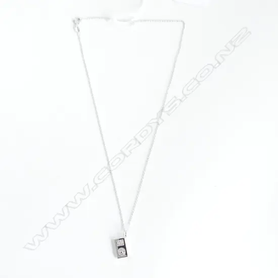 9CT WHITE GOLD I POD PENDANT ON CHAIN, 3.7GMS