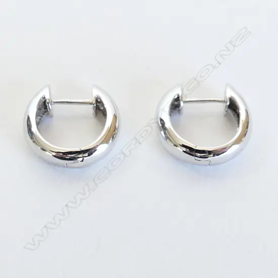9CT WHITE GOLD SM HOOP EARRINGS, 2.2GMS