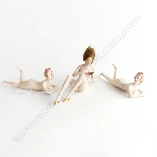 3 ANTIQUE NAKED PIANO LADIES; PR + 1 L.140mm
