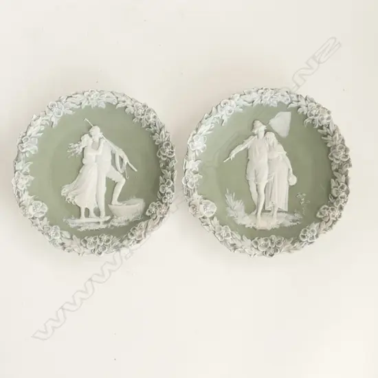 PR ART NOUVEAU GERMAN LIGHT GREEN & WHITE CLASSICAL JASPERWARE WALL PLAQUES, DIA 140mm