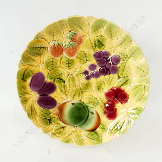 SARREGUEMINES MAJOLICA FRUIT PLATE 300mm dia