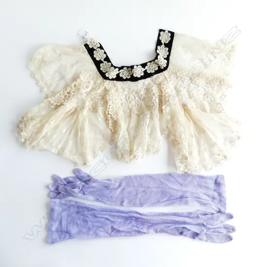 ANTIQUE LACE CAPE & LILAC GLOVES