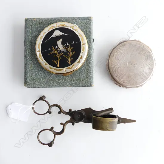 CANDLESNUFFER STERLING SILVER AND DAMSACENE TYPE COMPACTS.