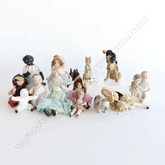 12 ANTIQUE DOLLS; 7 CHILDREN H.110mm + 3 WOMAN & DOG + 4 CERAMIC ANIMALS