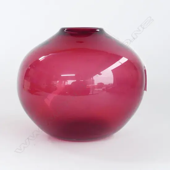 ATTRIB. GARY NASH RUBY COLOURED VASE H. 200mm
