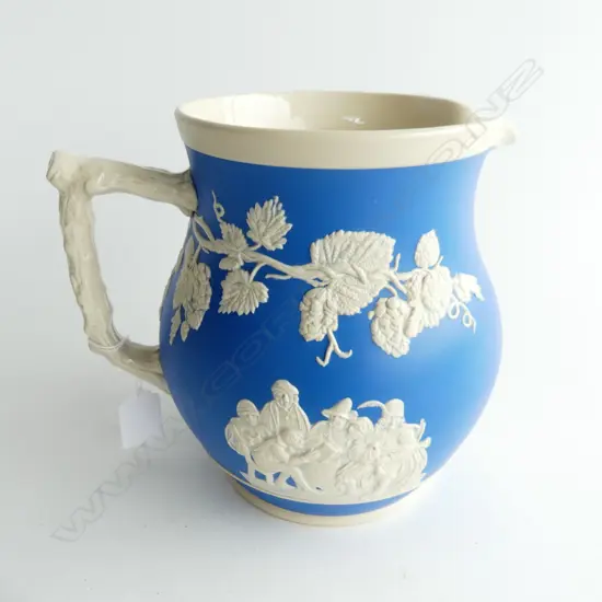 LARGE BLUE AND WHITE HUNTING JUG BY COPELAND SPODE. H. 200mm