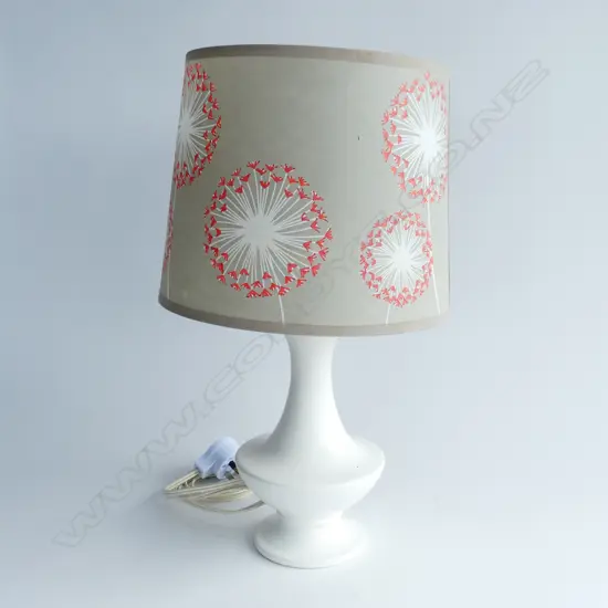 WHITE CROWN LYNN STYLE BASE TABLE LAMP & SHADE H. 420mm
