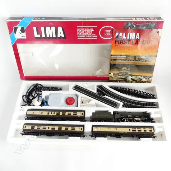 BOXED TRAIN SET.