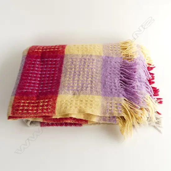 VINTAGE WOOLLEN ONEHUNGA RUG - TIKI LABEL