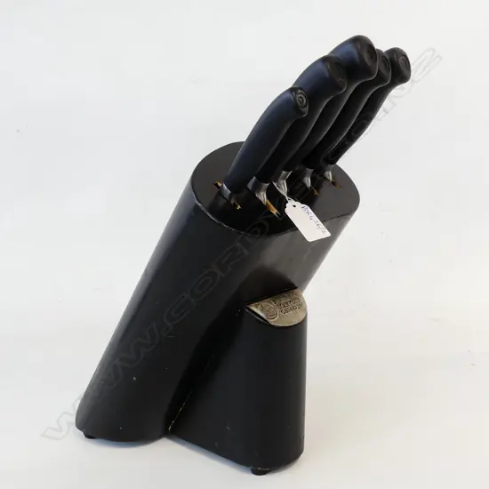 SET OF 5 KITCHEN KNIVES IN WOODEN BLOCK; SOLINGEN GERMANY H.330mm