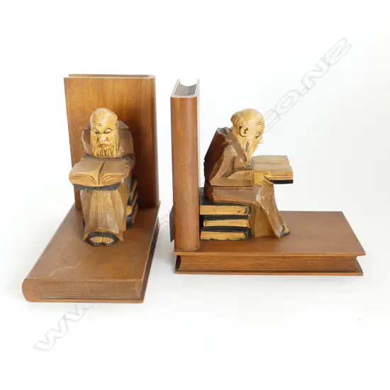 PR CARVED WOODEN BOOK ENDS; OLD MAN READING