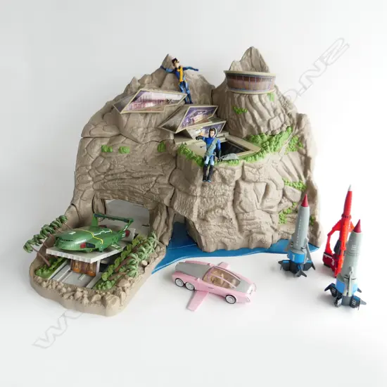 THUNDERBIRDS TRACY ISLAND WITH THUNDERBIRD VEHICLES 1,2,3 & 4 + LADY PENELOPES VEHICLE