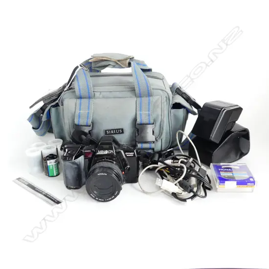 MINOLTA DYNAX 7000i SLR FILM CAMERA + FLASH, TOKINA LENS, CABLES ETC IN SIRIUS CARRY BAG