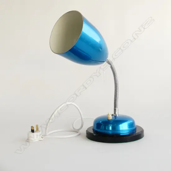 RETRO BLUE METAL DESK LAMP