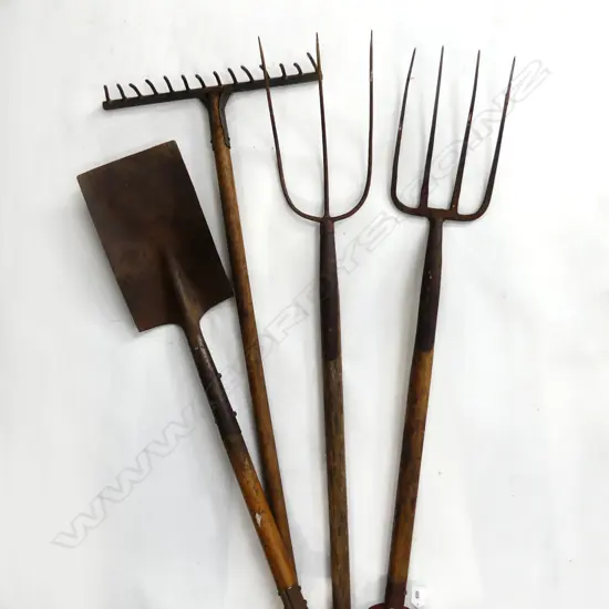 4 VINTAGE GARDENING TOOLS