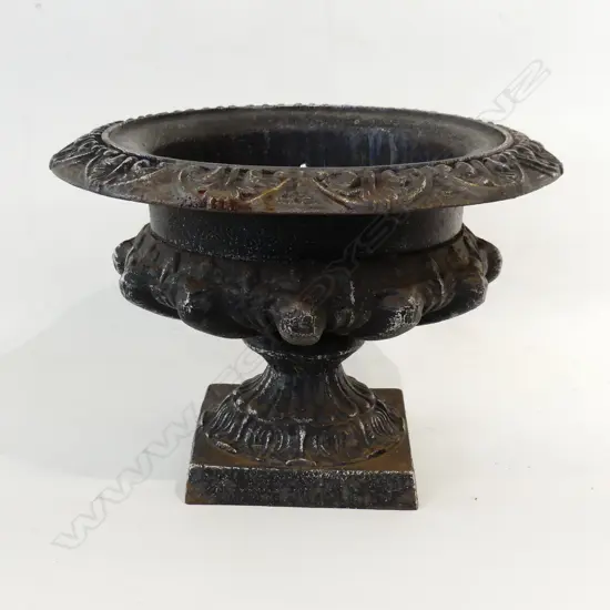 CAST IRON URN H.290mm / 420mm dia