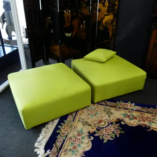 PR GREEN OTTOMANS + 1 CUSHION 880x880x350mm