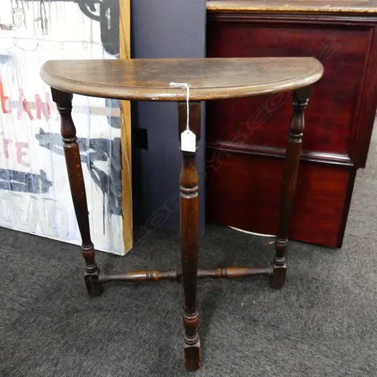 SMALL OAK DEMI LUNE TABLE 610x295x660mm