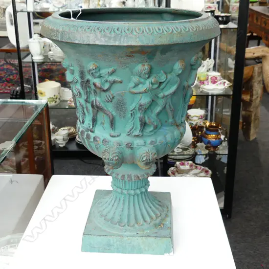 CAST IRON URN H.525mm / 370mm