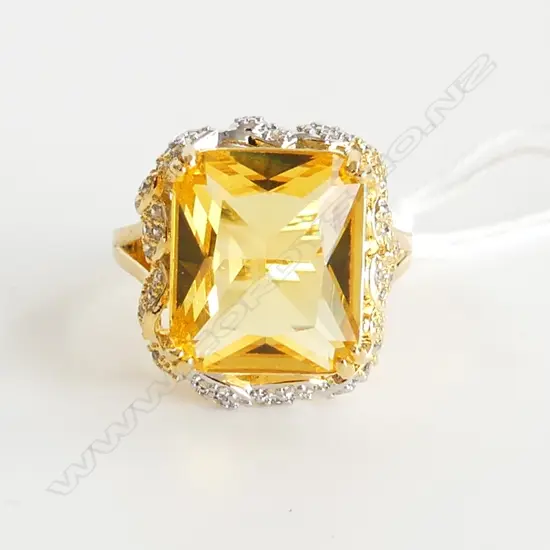 LUXURY GILT & 'CANARY' FAUX DIAMOND COSTUME JEWELLERY RING SZ N