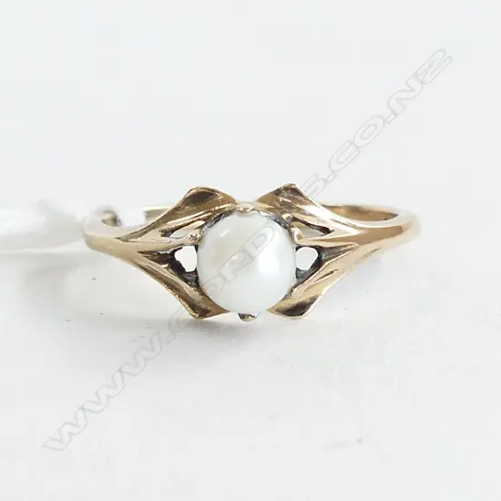 9CT GOLD PEARL RING.1GM size N