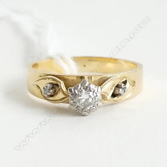 18CT GOLD DIAMOND RING.4GMS SIZE P 1/2