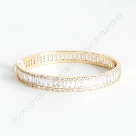 GOLD GILDED & DIAMANTE HINGED BANGLE 