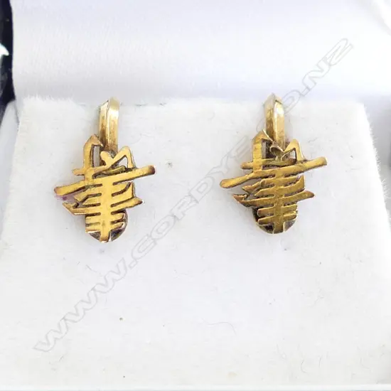  14CT CHINESE CHARACTER SCREW ON EARRINGS.