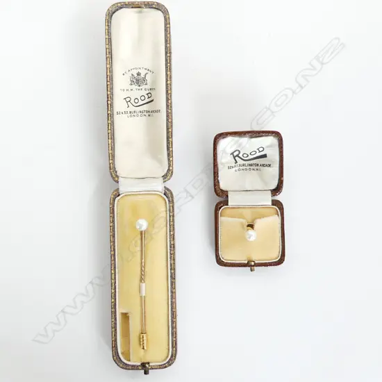  GOLD STICK PIN WITH MATCHING SINGLE PEARL STUD IN ORIGINAL BOXES.