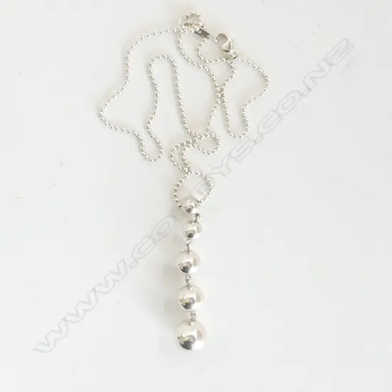  TIFFANY & CO STG SILVER GRADUATED 5 BALL NECKLACE.