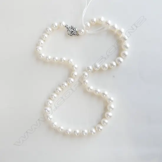 CULTURED  PEARL NECKLACE - SILVER CLASP