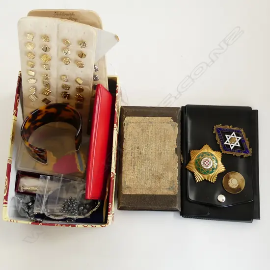 2 TRAYS GENTS PINS, MASONIC MEDALS