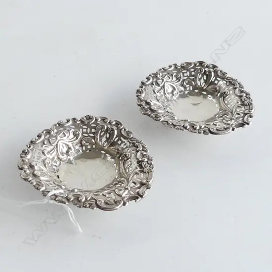  2 Stg Sil dishes 68gms.                                     