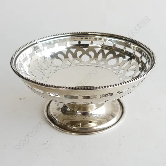  Stg Silver dish on pedestal base Birmingham 1910, 108gms. 