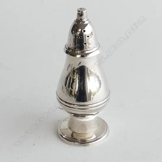 Heavy 900 silver pepper pot 142gms.                         