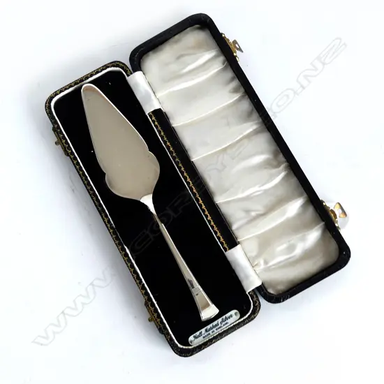 Cased Stg Silver cake slice Birm 1923, 40gms.