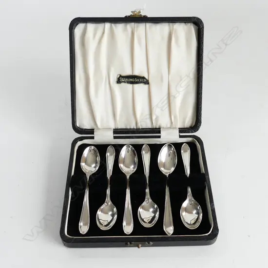 Cased set of Stg Silver Tea spoons Sheffield 1950 63 grams.