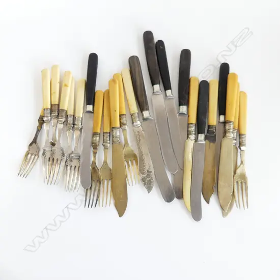 7 VINTAGE SOLINGEN TABLE KNIVES w. EBONISED HANDLES L.245mm + 16 PCE IVORINE FISH SET