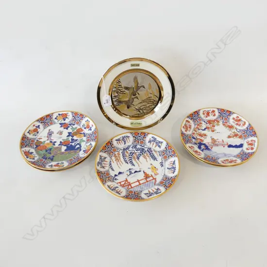 7 ORIENTAL PLATES; 6x IMARI + 1x 24KT CHOKIN 230mm dia