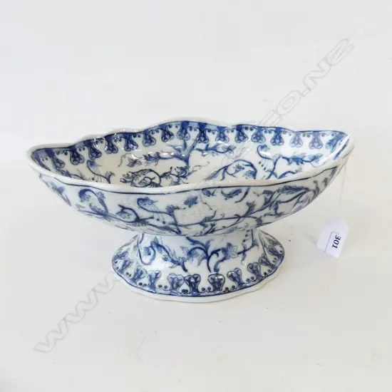 B/W CHINESE OVAL FOOTED DISH 260x170mm