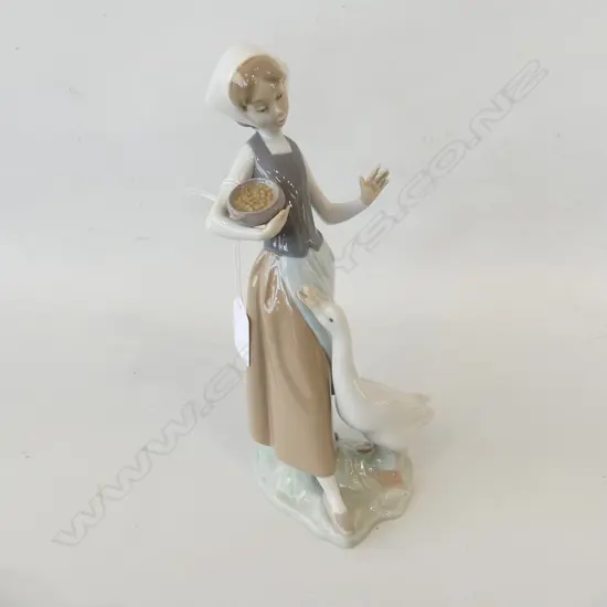 LLADRO FIGURINE GIRL FEEDING GOOSE H240MM
