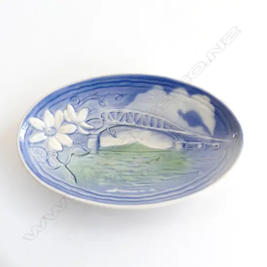TITIAN STUDIOS HARBOUR BRIDGE OVAL DISH 180 X 115mm (FINE CRACK & CRAZED)