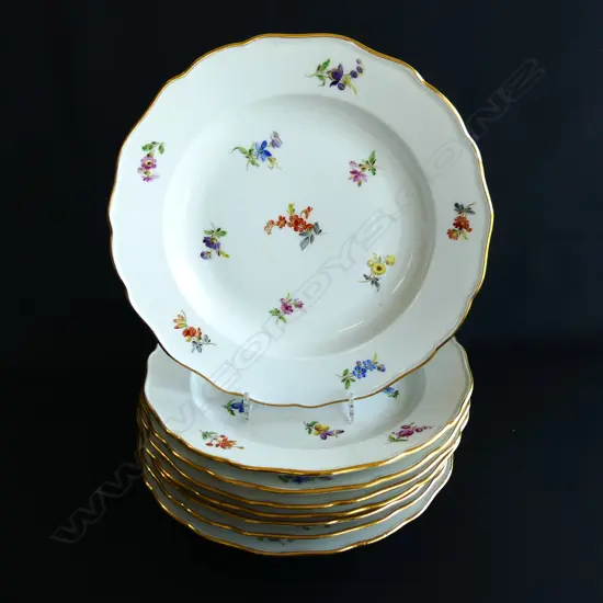 8 MEISSEN DINNER PLATES 255mm dia