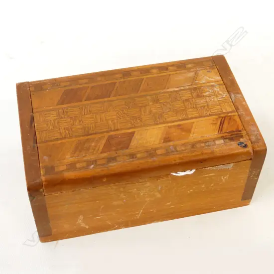 VINTAGE NZ NATIVE TIMBERS INLAID BOX 115 X 75mm