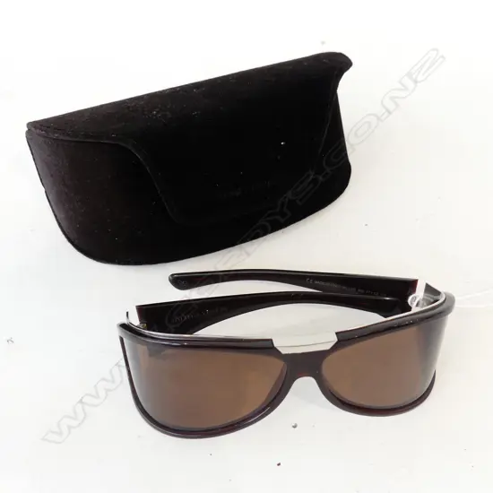 PR TOM FORD SUNGLASSES IN CASE 
