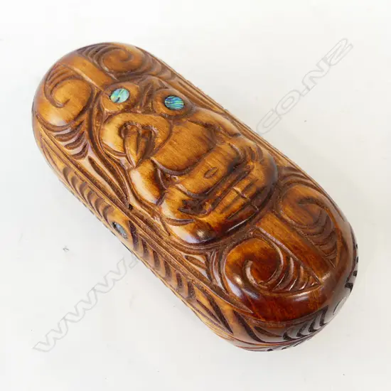 WAKA HUIA CARVED WOODEN TREASURES OR FEATHER BOX L. 210mm