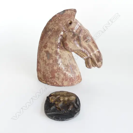 CERAMIC HORSE H.200mm + BULL PLAQUE 90x80mm