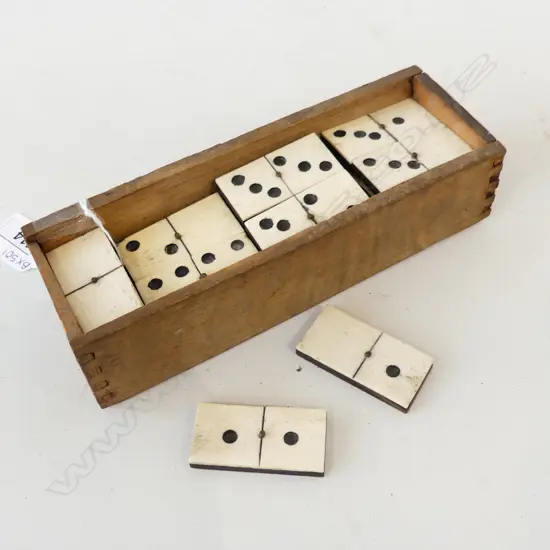 WOODEN BOX OLD BONE DOMINO'S 